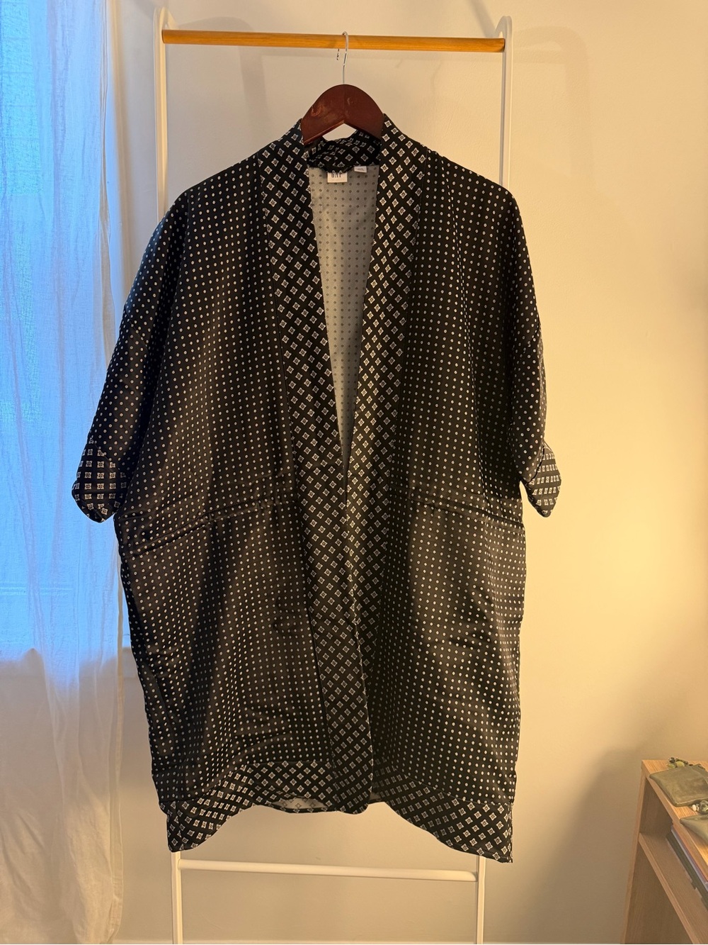 GAP Black Open-Front Geometric Kimono Cape